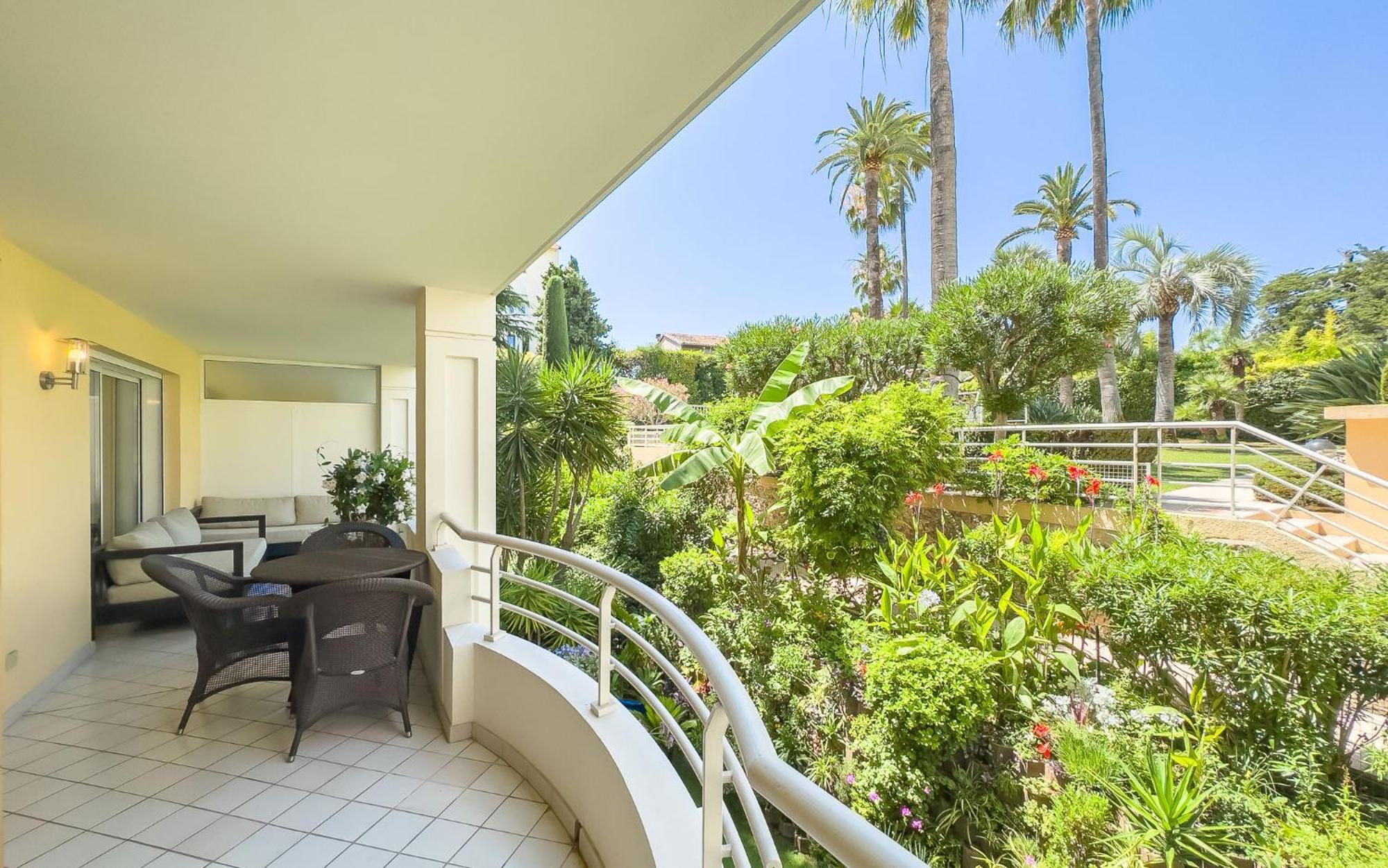 Le First By Winsome Destination Apartment Cannes Bagian luar foto